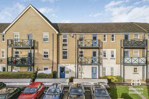 2 bedroom flat for sale, Glandford Way, Chadwell Heath, RM6