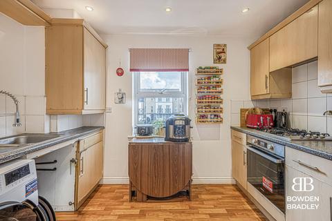 2 bedroom flat for sale, Glandford Way, Chadwell Heath, RM6