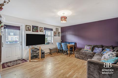 2 bedroom flat for sale, Glandford Way, Chadwell Heath, RM6