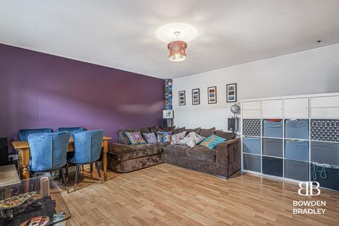 2 bedroom flat for sale, Glandford Way, Chadwell Heath, RM6