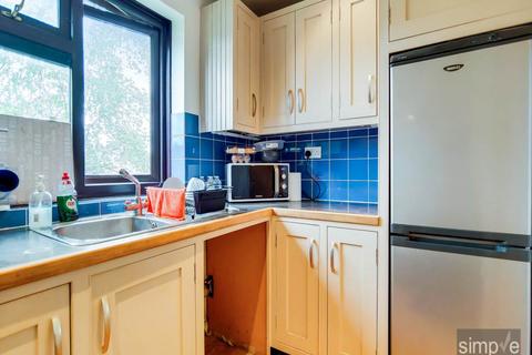 2 bedroom flat to rent, Hammet Close, Hayes, Middlesex