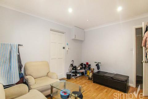 2 bedroom flat to rent, Hammet Close, Hayes, Middlesex