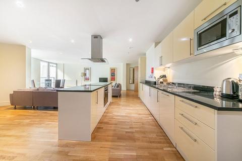 2 bedroom flat to rent, Quadrant Walk, London E14