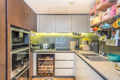 2 bedroom flat for sale, Riverlight Quay, London SW11