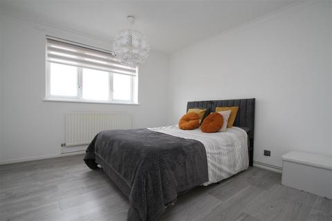 1 bedroom apartment to rent, Ibscott Close, Dagenham