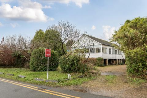 3 bedroom bungalow for sale, Towpath, Shepperton, TW17