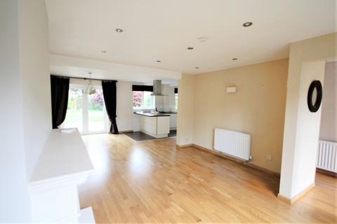4 bedroom detached house to rent, Peterstone Close, Callands, WA5