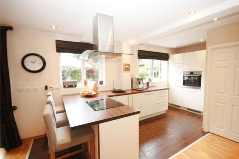4 bedroom detached house to rent, Peterstone Close, Callands, WA5