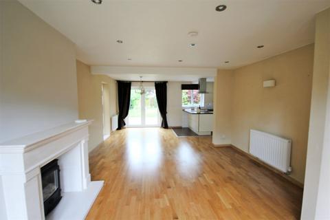 4 bedroom detached house to rent, Peterstone Close, Callands, WA5