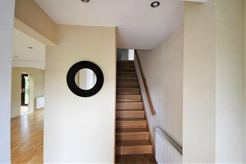 4 bedroom detached house to rent, Peterstone Close, Callands, WA5
