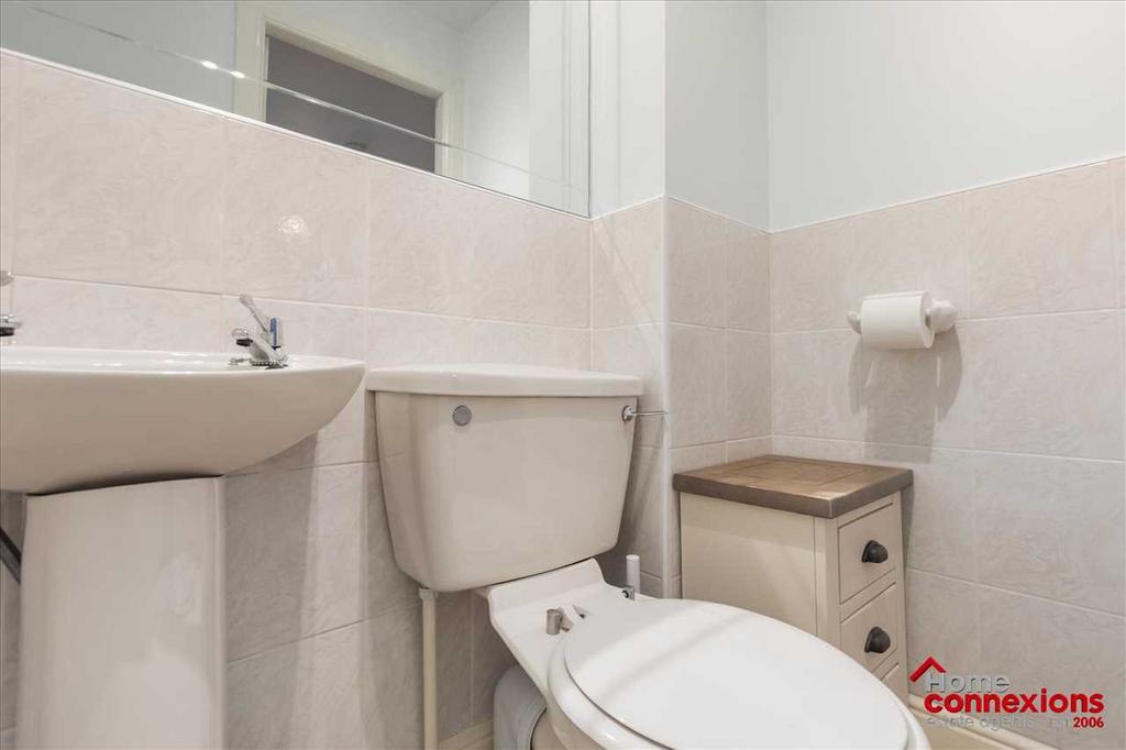 Lower Level WC (2)