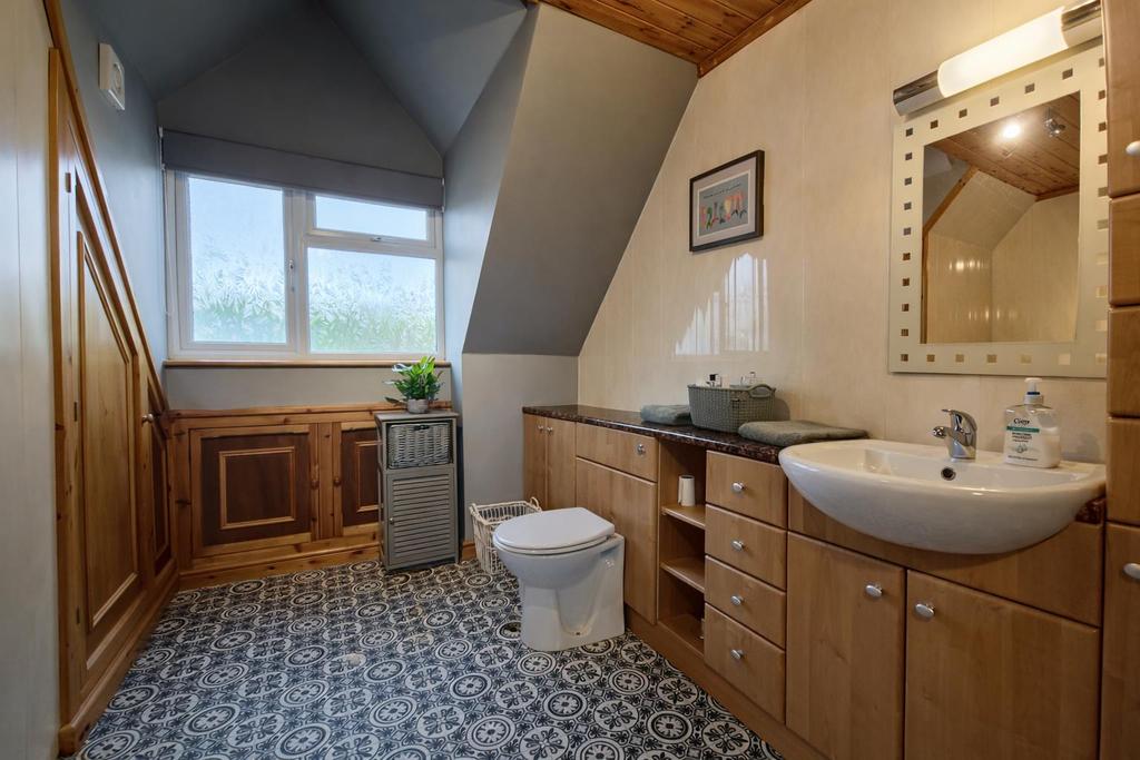 Upstairs Bathroom 1.png