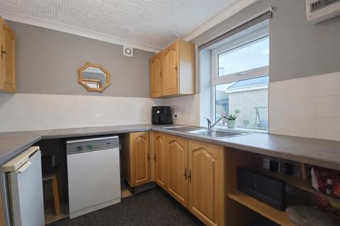 3 bedroom house for sale, Pistyll