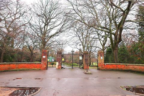 5 bedroom detached house for sale, The Grove, Farnborough GU14