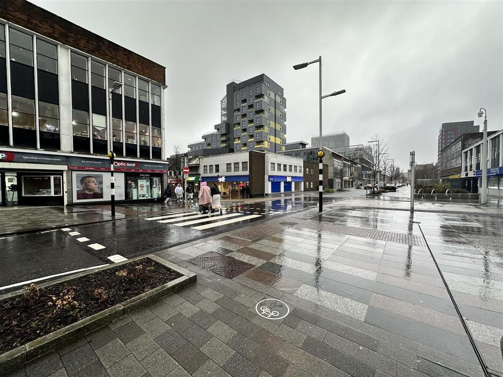 Street View - The Kingsway (South)