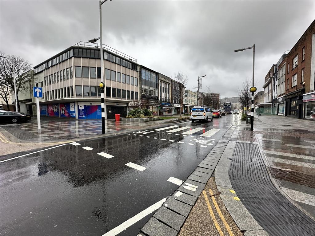 Street View - The Kingsway (North)