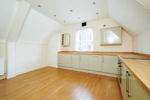 2 bedroom flat to rent, High Street, Buckingham MK18