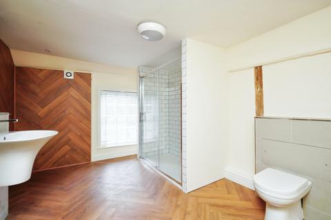 2 bedroom flat to rent, High Street, Buckingham MK18