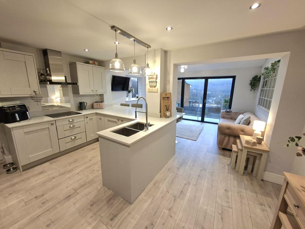 Kitchen/family room