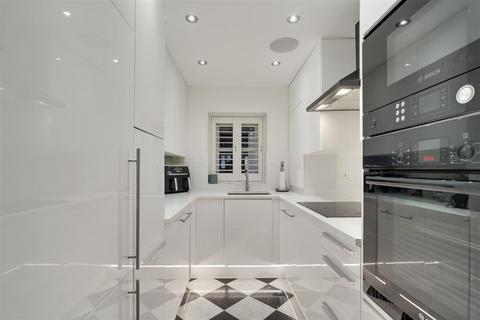 1 bedroom flat for sale, Onslow Square, South Kensington, SW7.