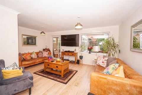 3 bedroom detached house for sale, De Chardin Drive, Hastings