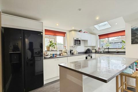 undefined, Avenue Road Bexley DA7