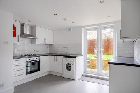 2 bedroom apartment to rent, Ravenscroft Road, Beckenham BR3