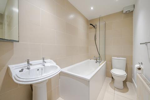 2 bedroom apartment to rent, Ravenscroft Road, Beckenham BR3