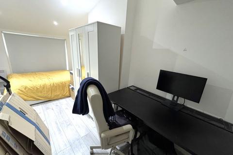 Studio for sale, First Floor Flat, 50 Woodsome Road, Dartmouth Park, NW5 1RZ