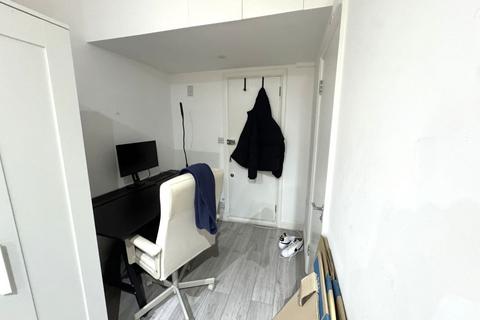 Studio for sale, First Floor Flat, 50 Woodsome Road, Dartmouth Park, NW5 1RZ