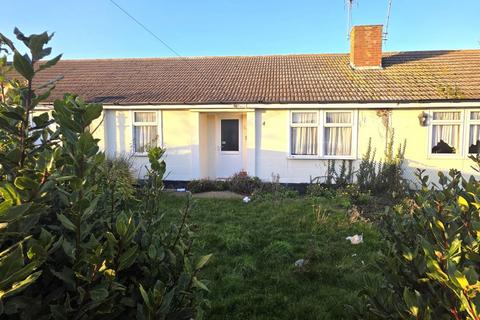 4 Cedar Road, Canvey Island, SS8 9HP