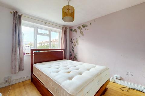 1 bedroom flat for sale, 3 Eastbrook Close, Woking, GU21 5DQ