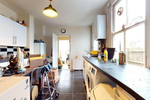 3 bedroom semi-detached house for sale, 85 Moffat Road, Thornton Heath, CR7 8PY
