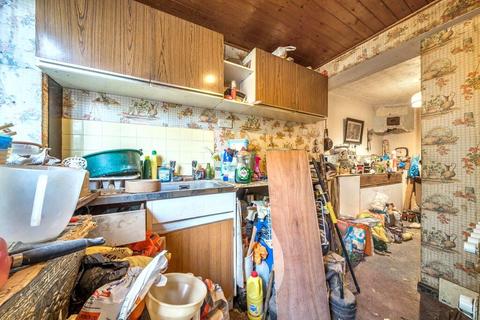 3 bedroom semi-detached house for sale, 100 Pennine Avenue, Luton, LU3 3EH