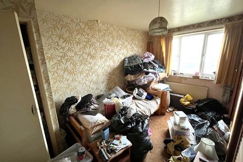 3 bedroom semi-detached house for sale, 100 Pennine Avenue, Luton, LU3 3EH