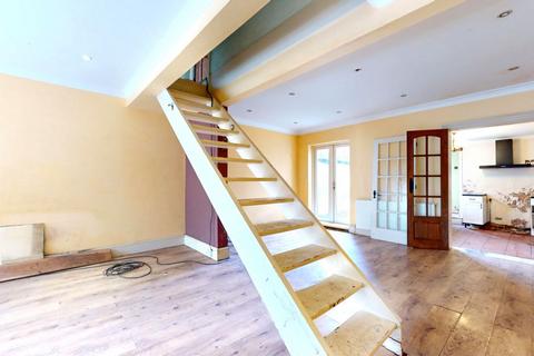 3 bedroom terraced house for sale, 19 Vine Street, Romford, RM7 7LH