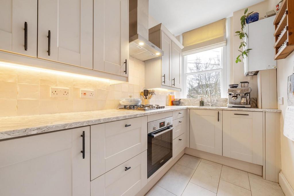Kitchen (2).JPG