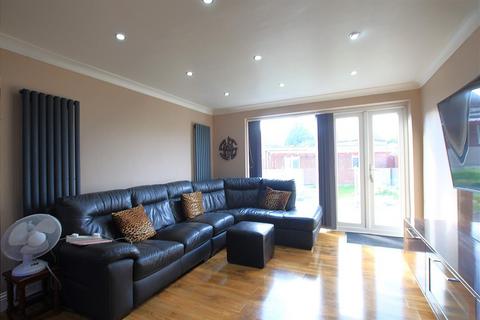 undefined, Kingswood Avenue, Hounslow TW3