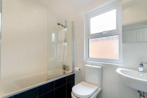 2 bedroom flat to rent, Richborough Road, Cricklewood, London, NW2