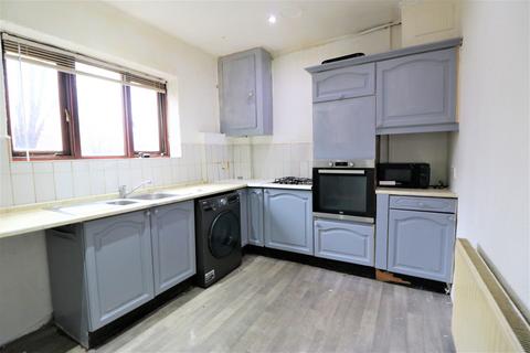 3 bedroom end of terrace house to rent, Stevens Road, Dagenham RM8