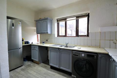 3 bedroom end of terrace house to rent, Stevens Road, Dagenham RM8
