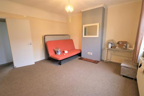 3 bedroom end of terrace house to rent, Stevens Road, Dagenham RM8