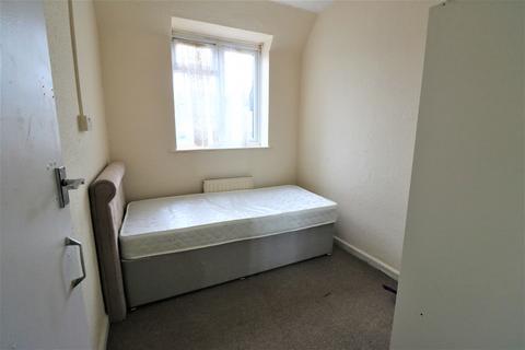 3 bedroom end of terrace house to rent, Stevens Road, Dagenham RM8