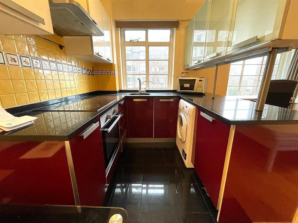 Kitchen 2.jpeg