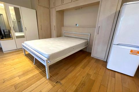 Studio to rent, Park Road, Marylebone, NW1