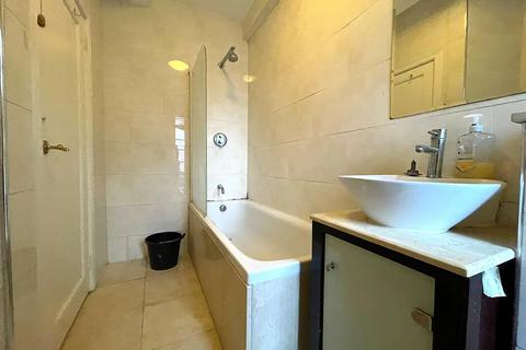 Studio to rent, Park Road, Marylebone, NW1