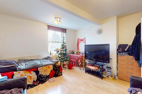 2 bedroom flat for sale, Flat 1, 7 High Street, Cheshunt, Waltham Cross, EN8 0BX