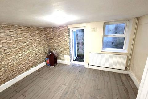 1 bedroom flat for sale, Flat 1, 76 Folkestone Road, Dover, CT17 9SF