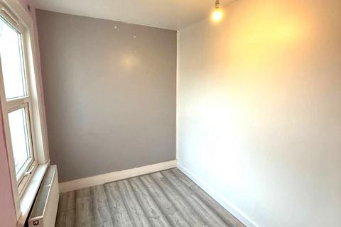 3 bedroom end of terrace house for sale, 188 Holmesdale Road, South Norwood, SE25 6PT