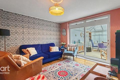 3 bedroom apartment for sale, Broom Knoll, East End, East Bergholt, Colchester, Essex